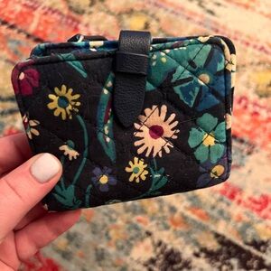 Vera Bradley Like New Women's Iconic RFID Small Wallet.  Moonlight Garden Print.